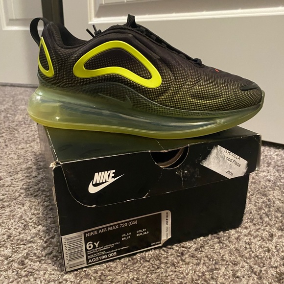 Nike Shoes - Nike Air Max 720 -size 6 youth, big kids. Fits woman size 8.